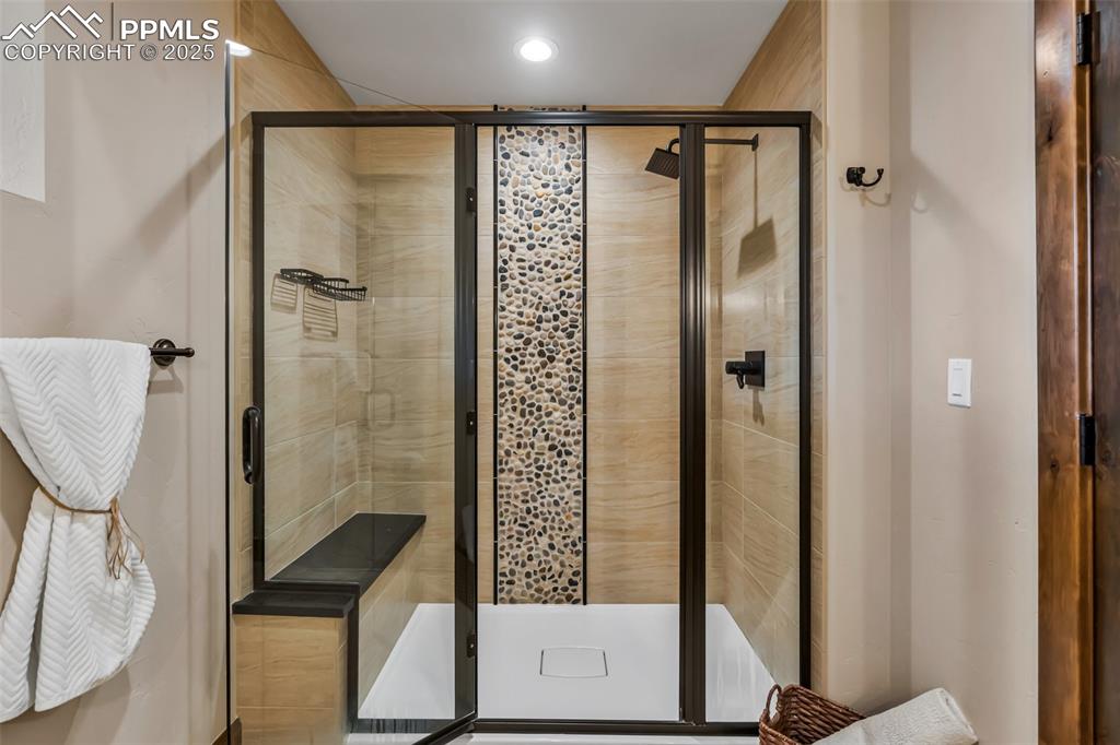 Image 42 of 50: Bathroom