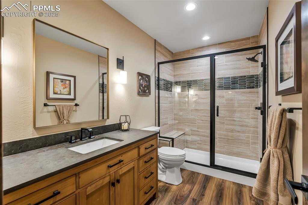 Image 45 of 50: Bathroom