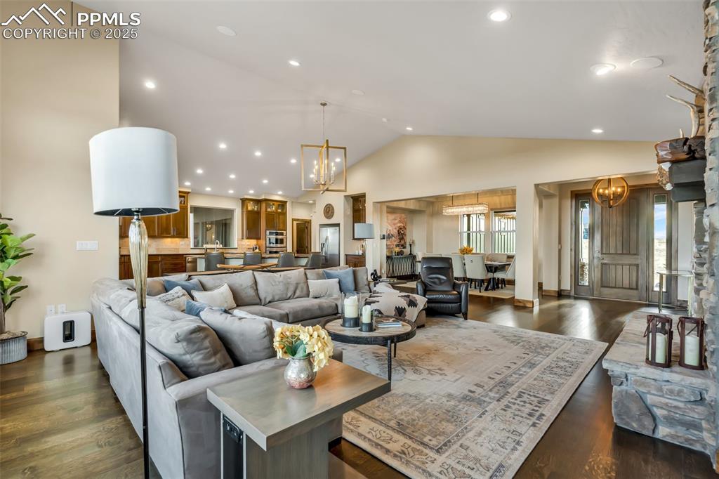 Image 9 of 50: Living Room