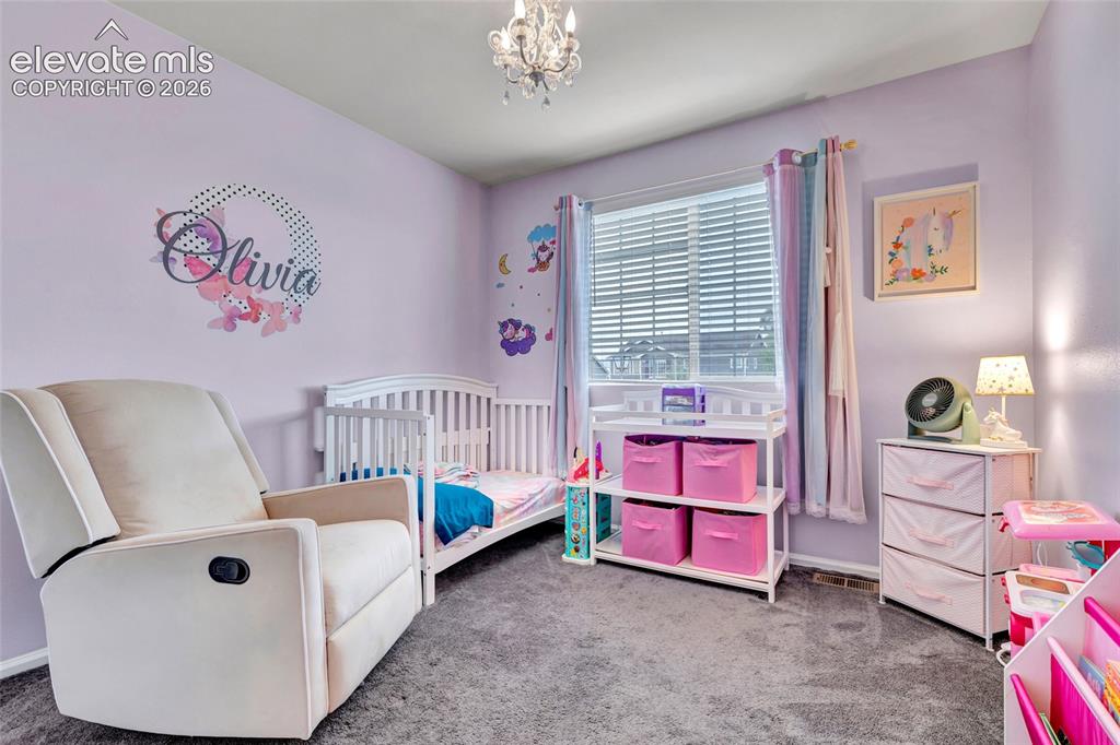 Image 16 of 23: Bedroom