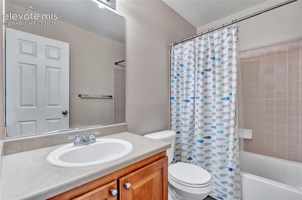 Image 17 of 23: Bathroom