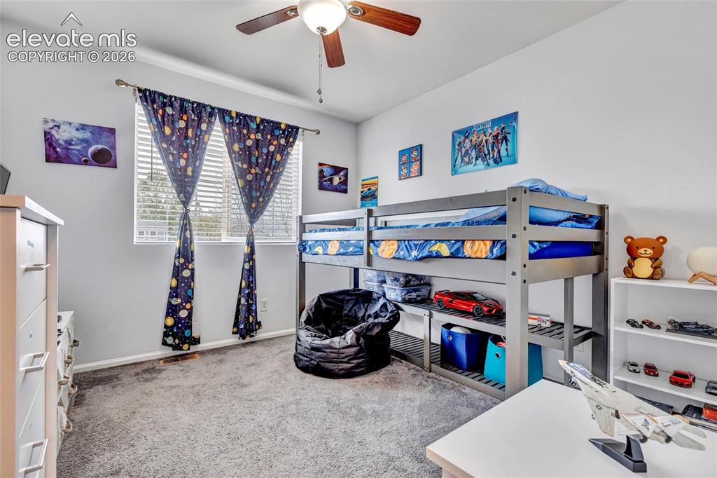 Image 18 of 23: Bedroom