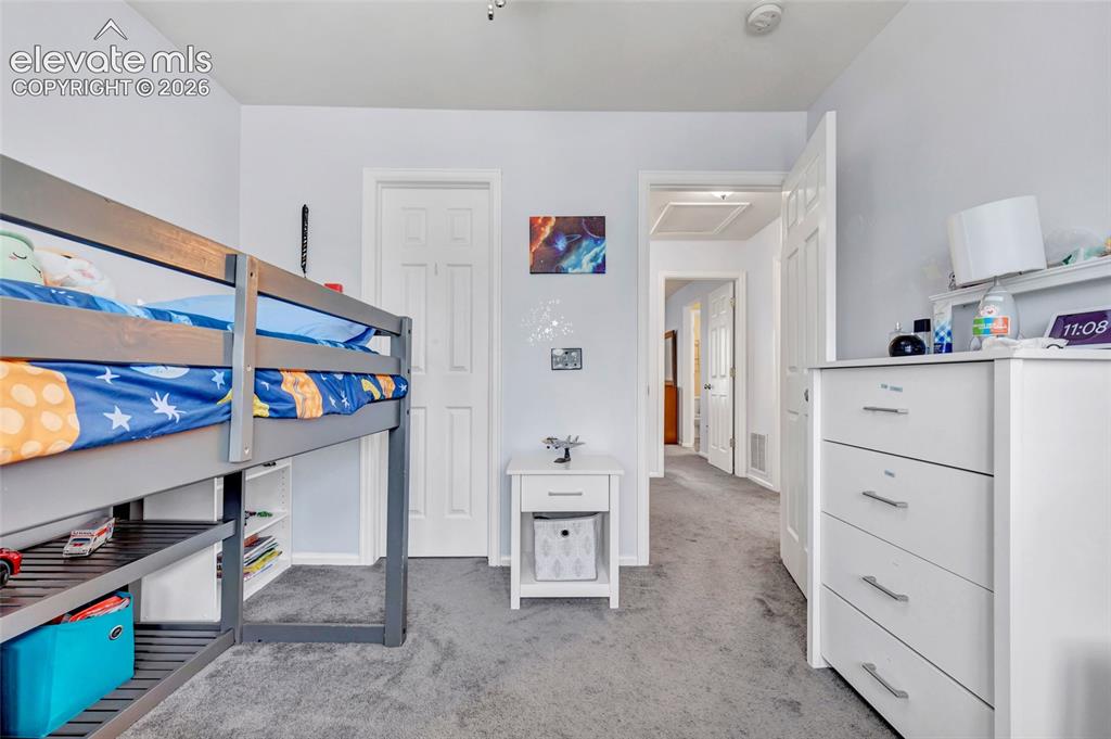 Image 19 of 23: Bedroom