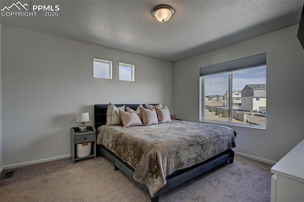 Image 12 of 26: Bedroom