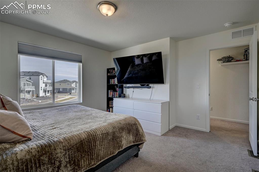 Image 13 of 26: Bedroom