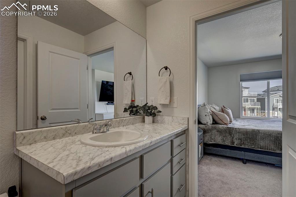 Image 16 of 26: Bathroom