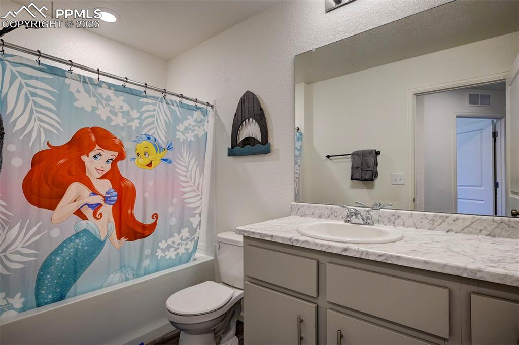 Image 23 of 26: Bathroom