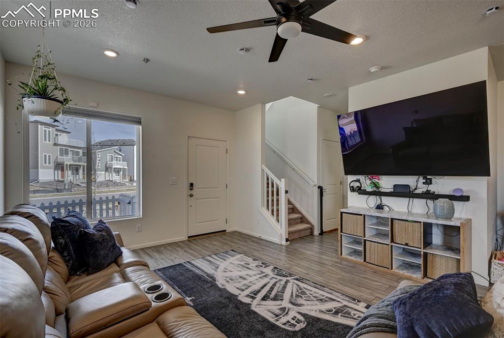 Image 6 of 26: Living Room