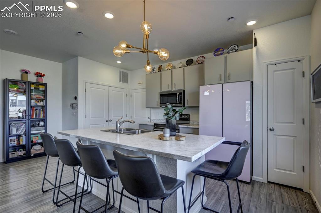 Image 9 of 26: Kitchen