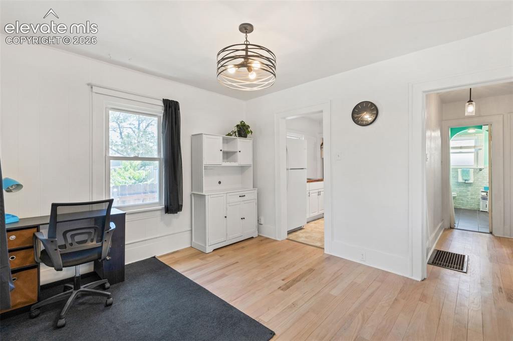 Image 11 of 29: Dining Room