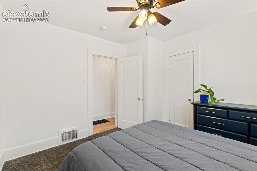 Image 17 of 29: Bedroom