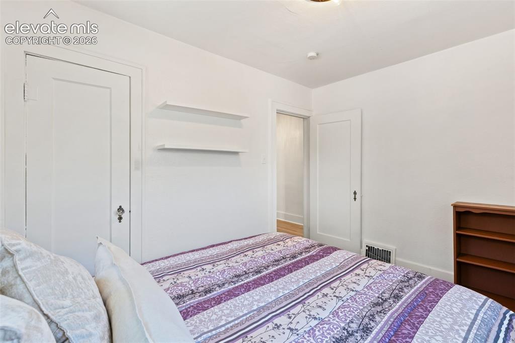 Image 19 of 29: Bedroom