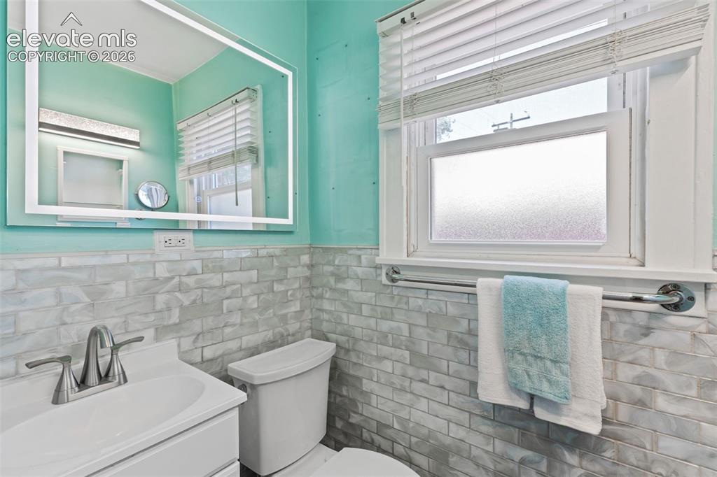 Image 21 of 29: Bathroom
