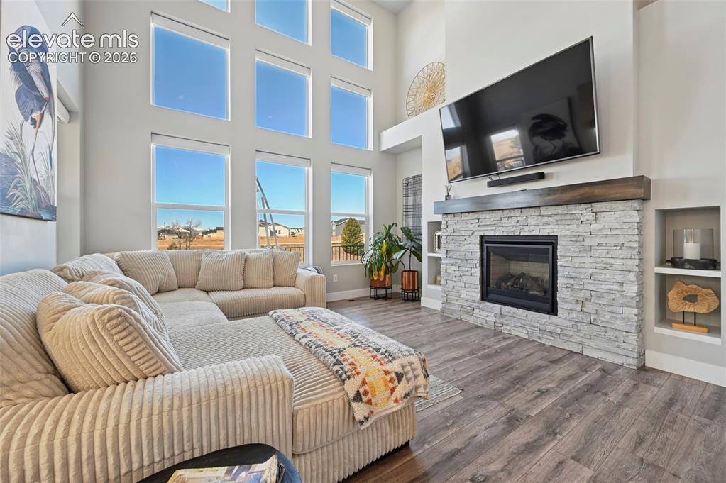 Image 13 of 49: Living Room