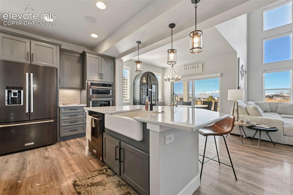 Image 6 of 49: Kitchen