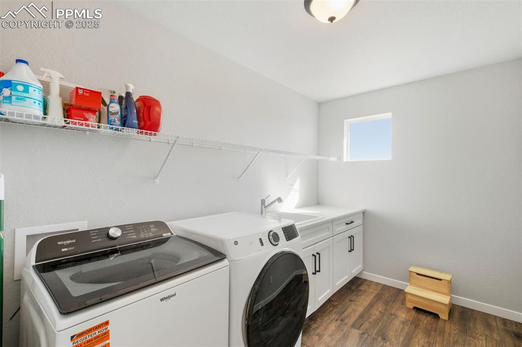 Image 25 of 50: Laundry