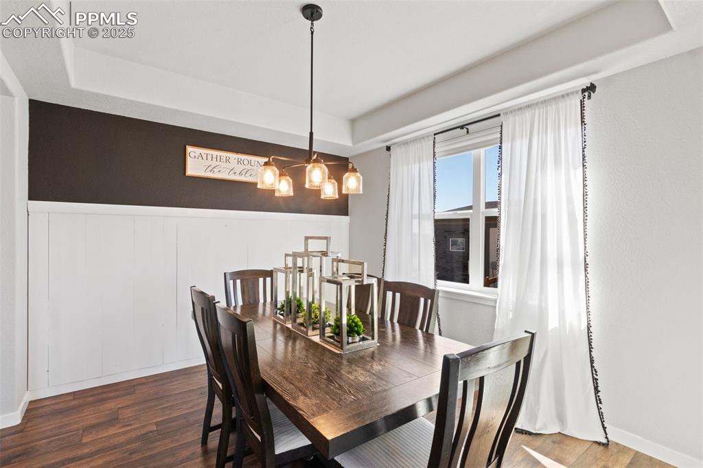 Image 9 of 50: Dining Area