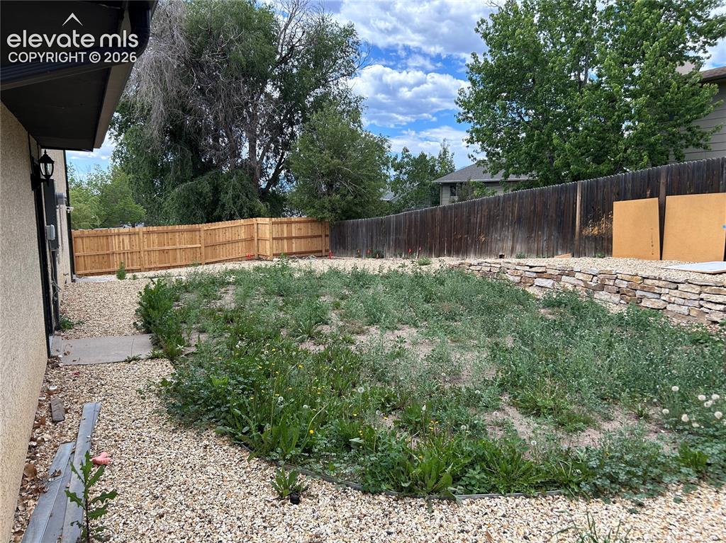 Image 2 of 13: Yard
