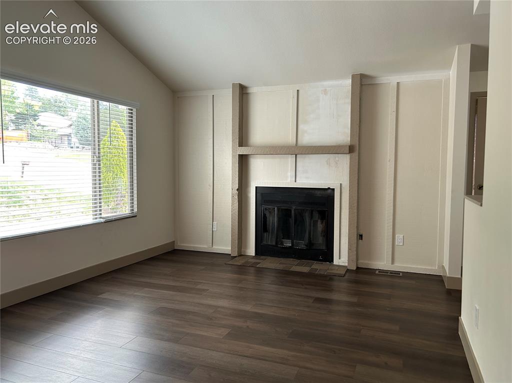 Image 6 of 13: Living Room