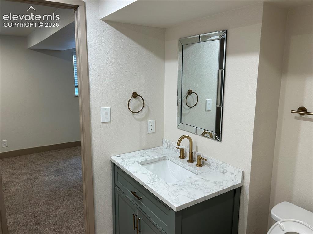 Image 9 of 13: Bathroom