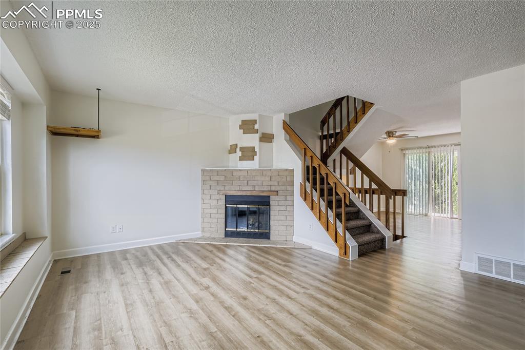 Image 3 of 11: Great Room