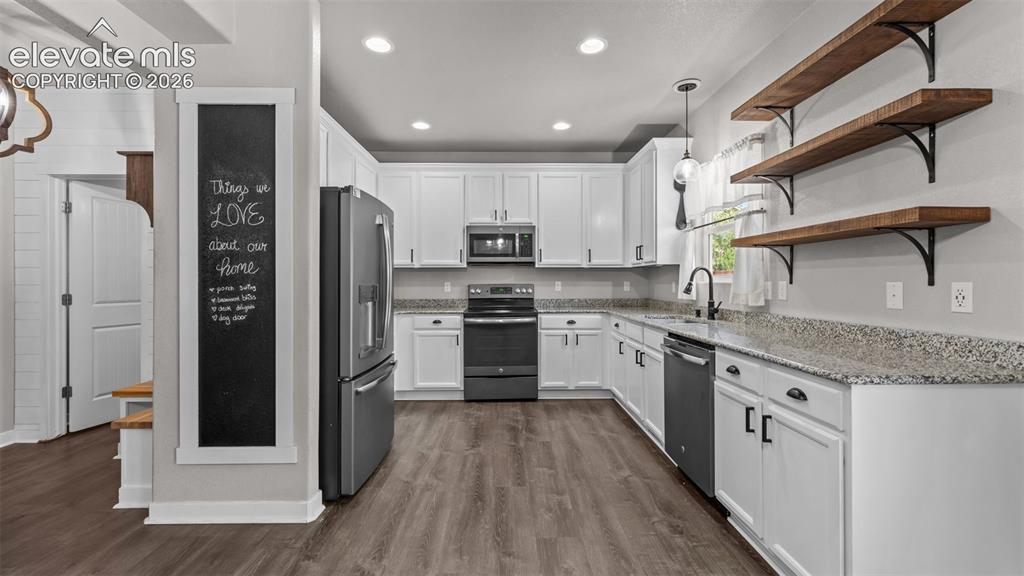 Image 11 of 47: Kitchen