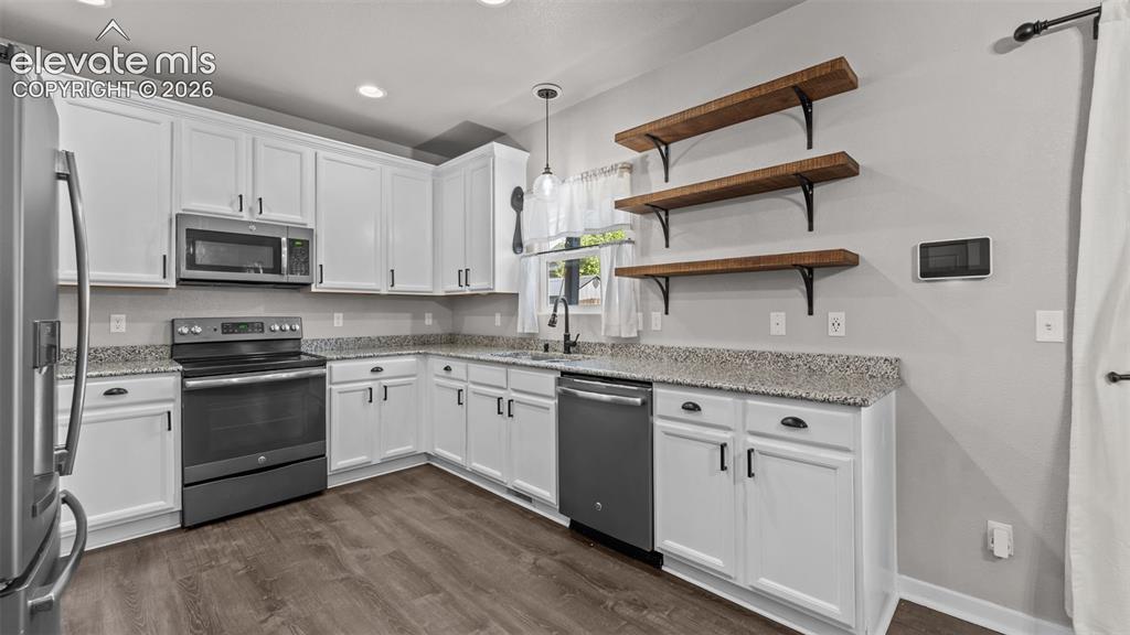 Image 13 of 47: Kitchen