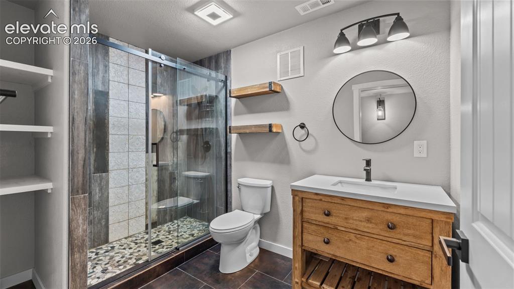 Image 33 of 47: Bathroom