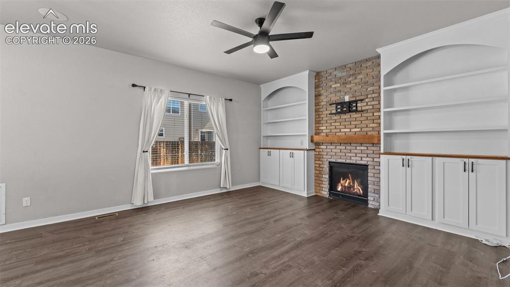 Image 7 of 47: Living Room