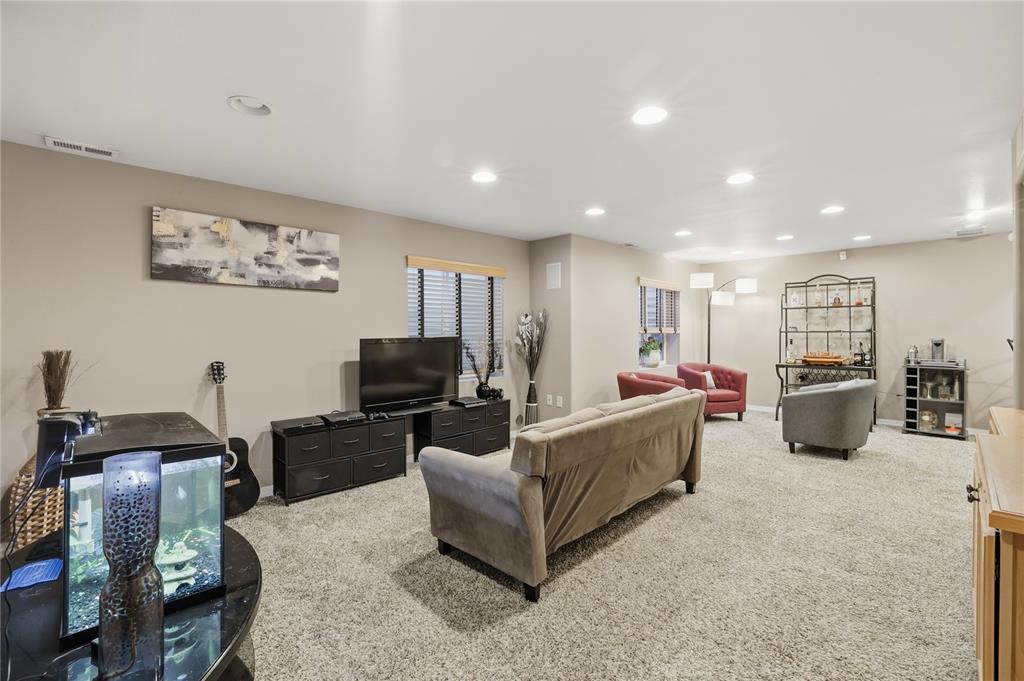 Image 22 of 43: Living Room