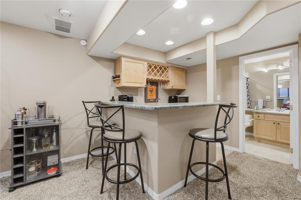 Image 25 of 43: Kitchen