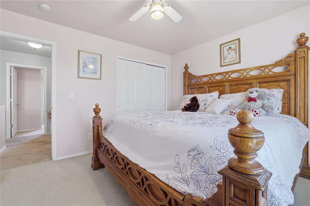 Image 29 of 43: Bedroom