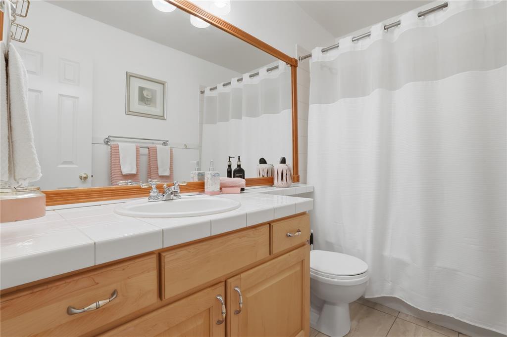 Image 30 of 43: Bathroom