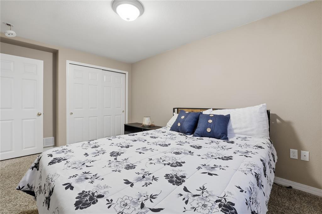 Image 31 of 43: Bedroom