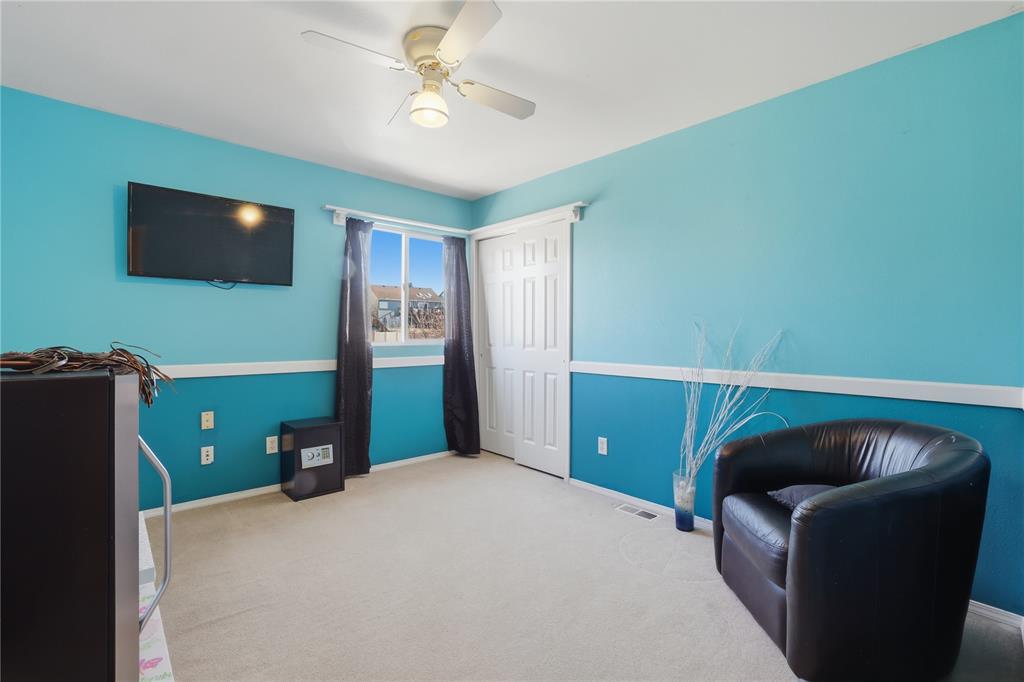 Image 32 of 43: Sitting Room