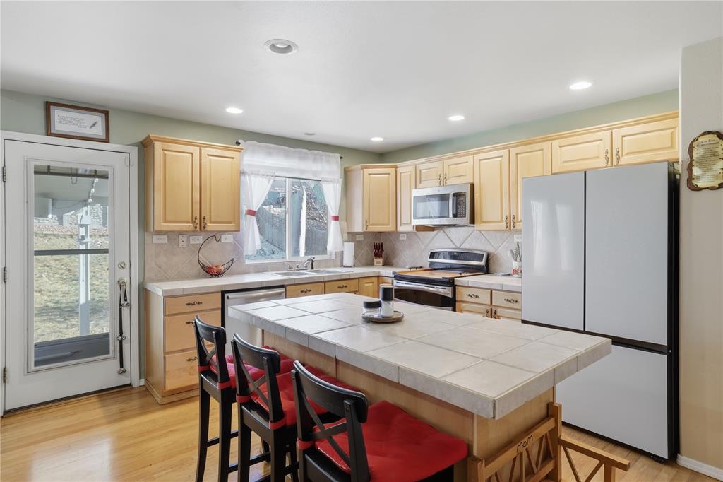 Image 8 of 43: Kitchen