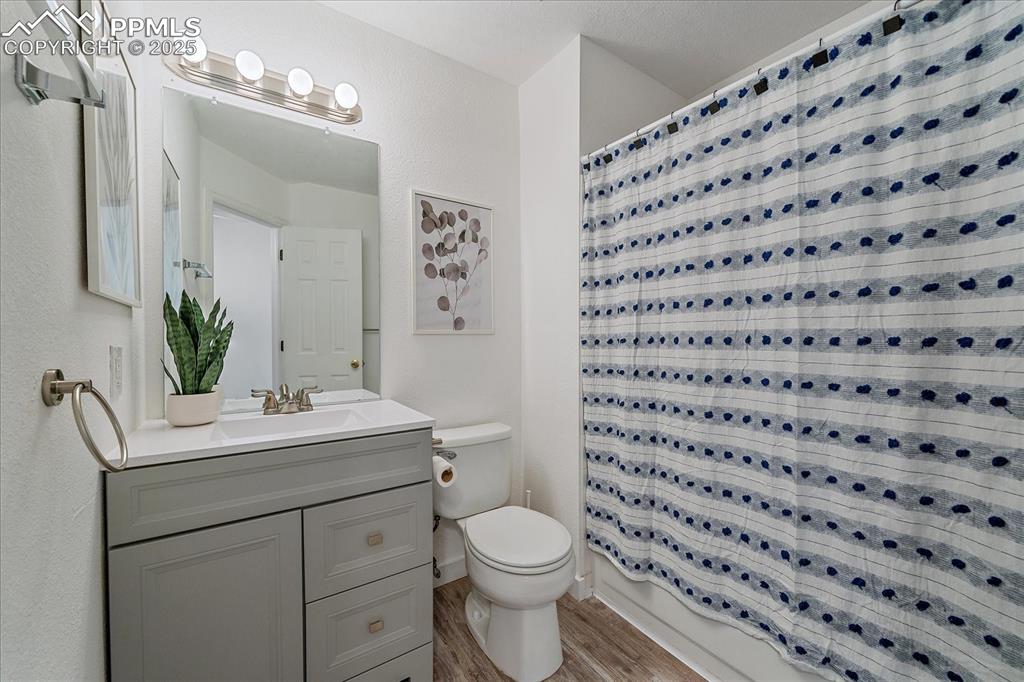 Image 20 of 34: Bathroom 2, New Granite Countertops