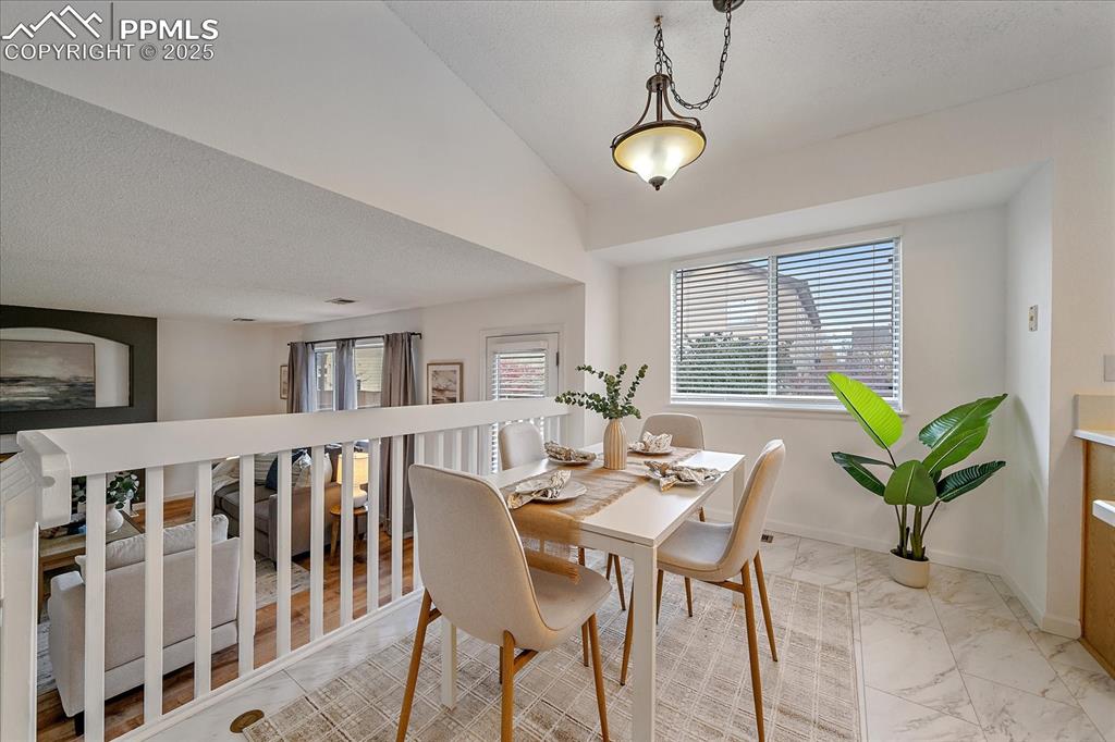 Image 9 of 34: Dining