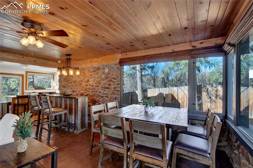 Image 21 of 39: Dining Area