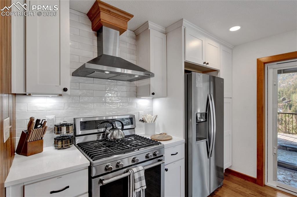 Image 26 of 39: Kitchen