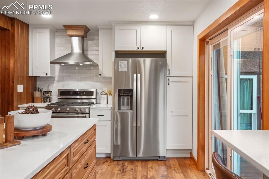 Image 27 of 39: Kitchen