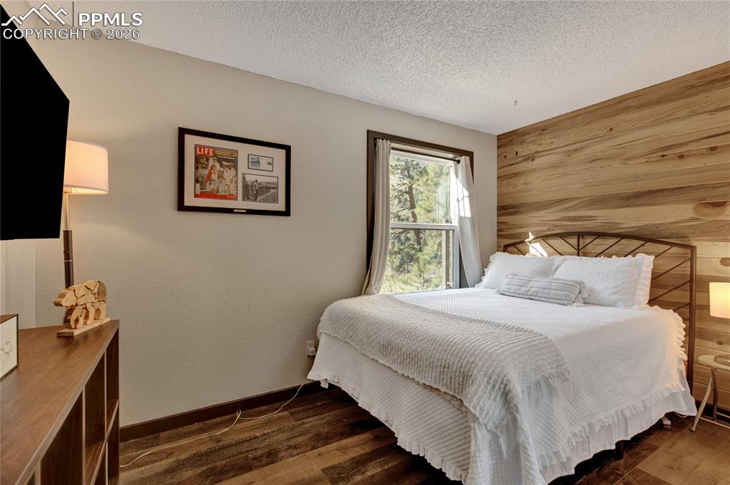 Image 34 of 39: Bedrom 2