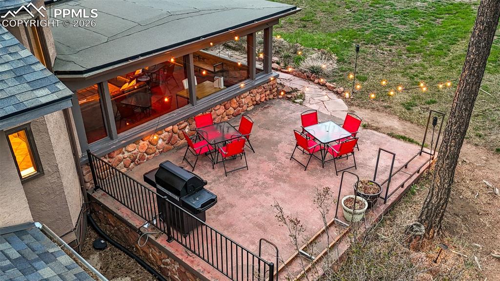 Image 4 of 39: BBQ is connected to dedicated gas line (no propane needed)