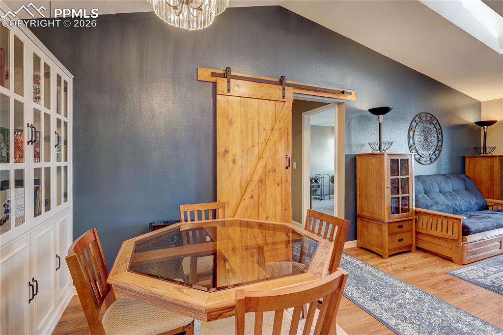 Image 10 of 23: Dining Area