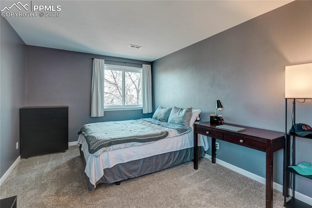 Image 11 of 23: Bedroom