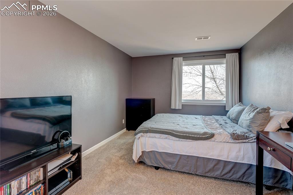 Image 12 of 23: Bedroom