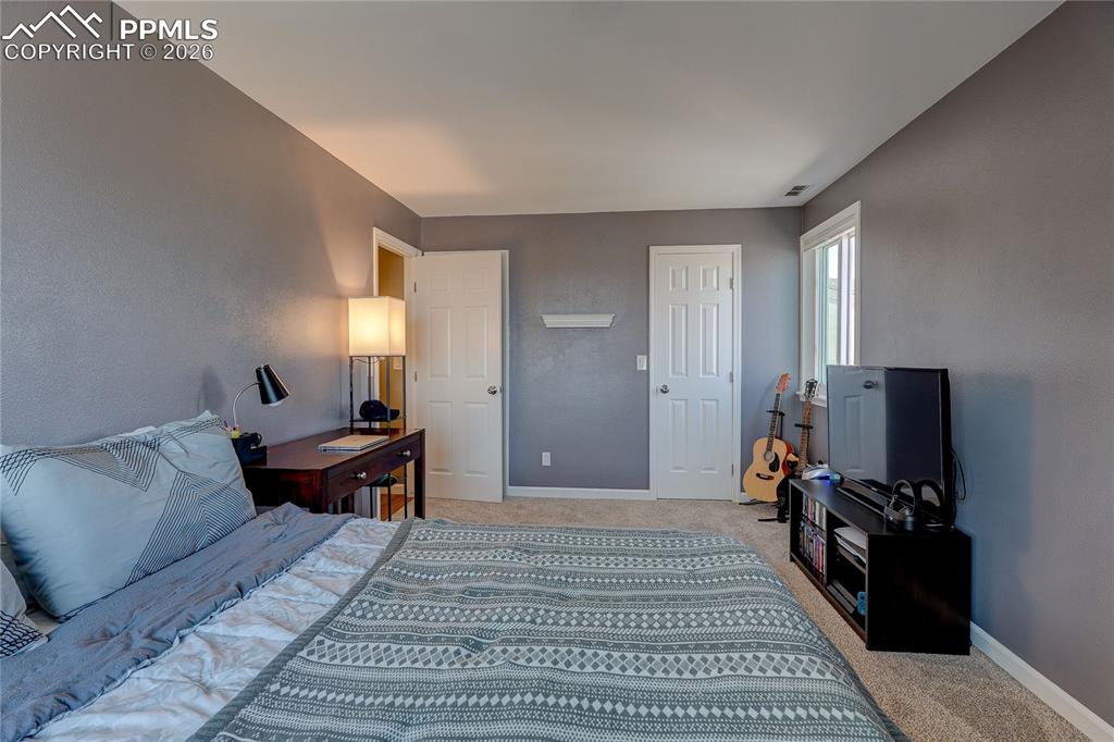 Image 13 of 23: Bedroom