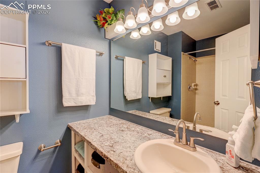 Image 14 of 23: Bathroom