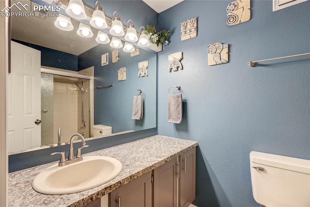 Image 17 of 23: Bathroom