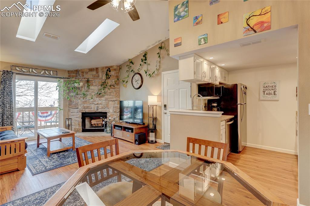 Image 2 of 23: Dining Area